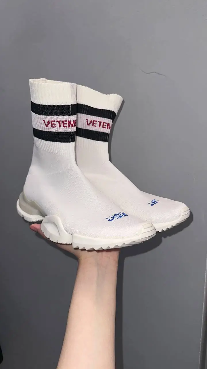 Кроссовки VETEMENTS